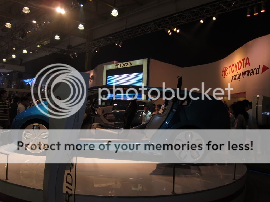 IMAGE: http://i869.photobucket.com/albums/ab253/jennbart_888/HONDA%20GEB%20in%20WTC/023.jpg